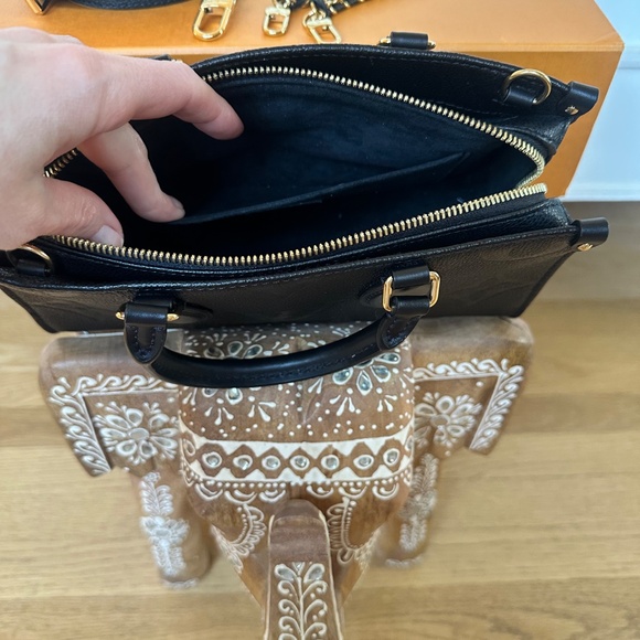 Louis Vuitton OnTheGo East West Black Embossed Leather Tote Bag - Picture 8 of 11